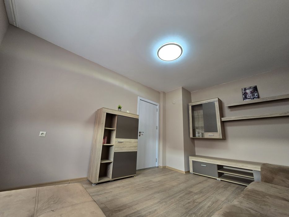 Продава се Двустаен апартамент в Добрич, Център - 67 кв.м за 800 €/кв.м - Снимка #2