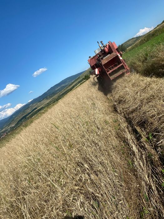 Vând Combaină Massey Ferguson