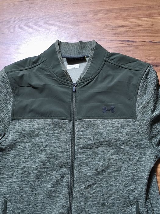 Продавам суичер на Under armour чисто нов