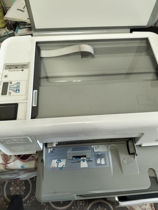 Принтер чернобелый и цветной