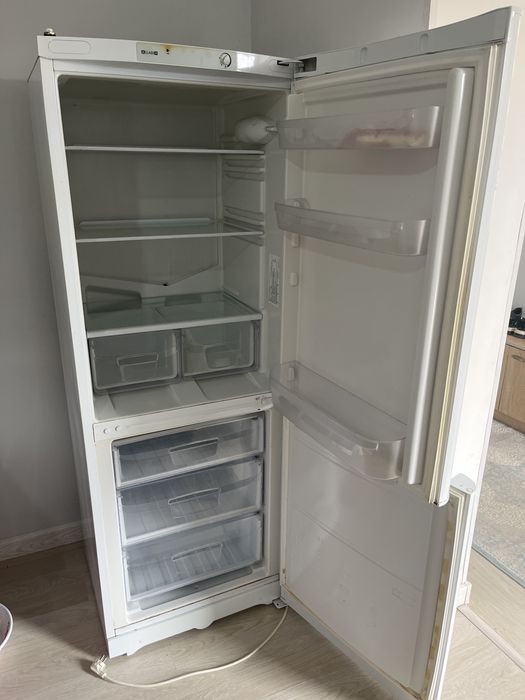 Холодильник indesit