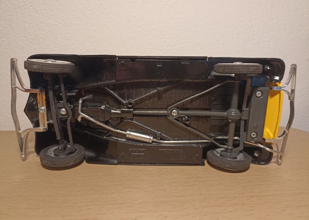Ford V8 
Scara 1:18
Solido 

Pozele reflectă realitatea. Se vinde exac