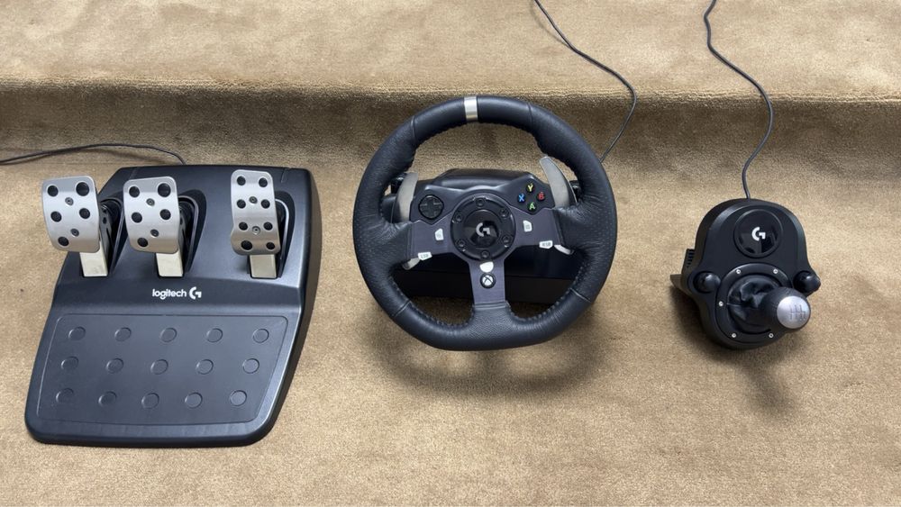 Volan Gaming Logitech G920 cu schimbator PC si Xbox