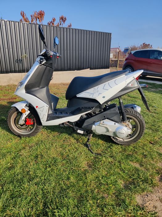 Scuter 125 cm cubi