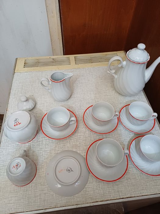 Порцеланов сервиз за кафе Изида