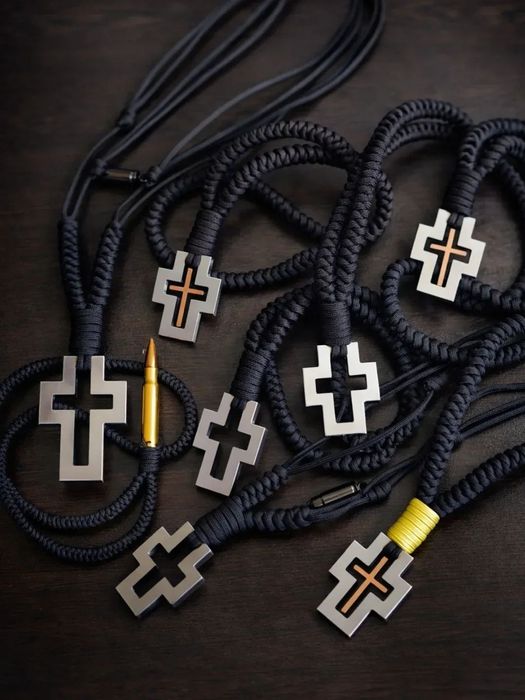 Ръчно плетен кръст