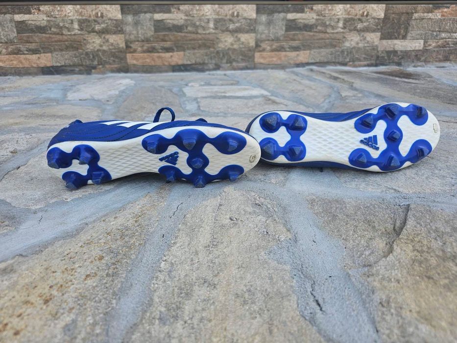 Футболни обувки adidas