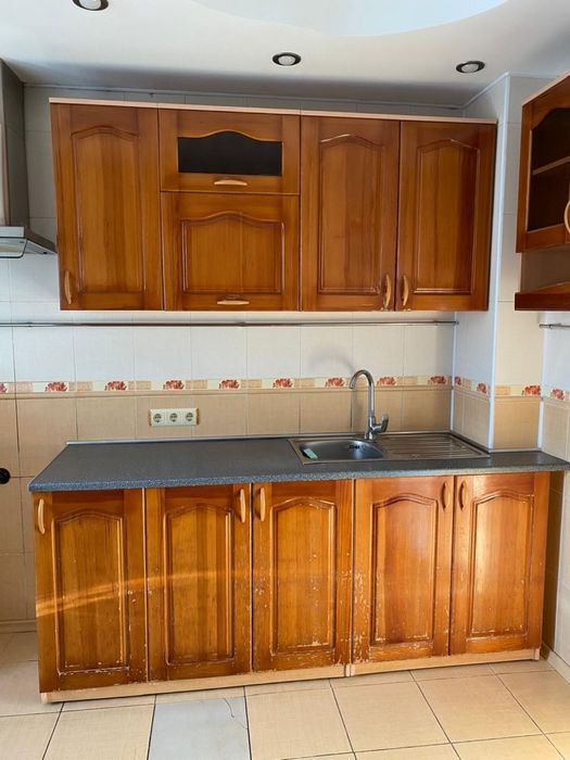 Кухня деревянная б/у