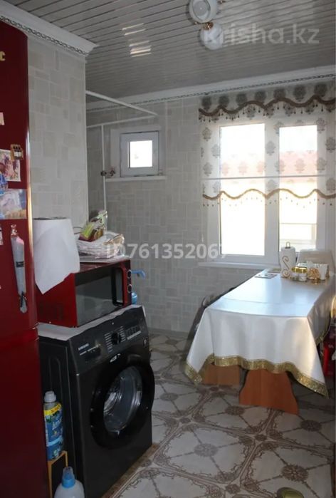Чапаев ауылының орталығынан 2 этаждан 2 бөлмелі пәтер сатылады