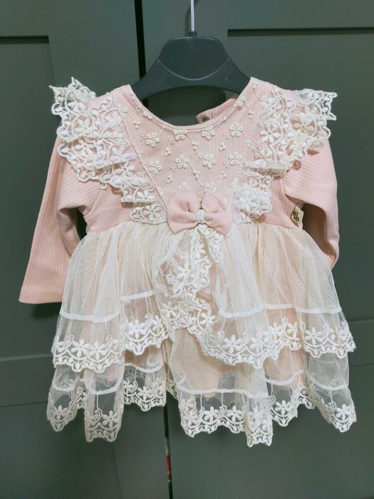 Rochita bebe superbă ca noua 3-6 luni