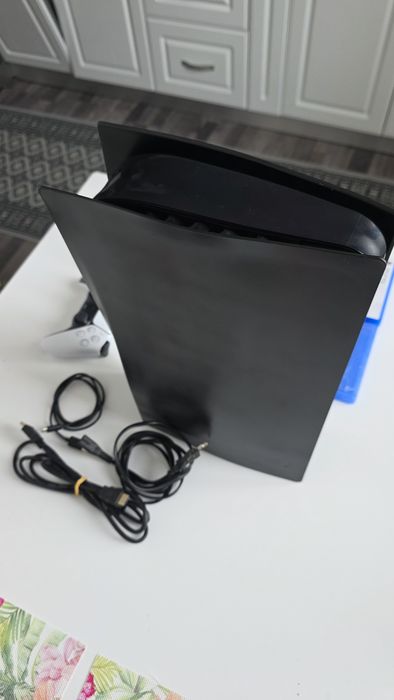 PlayStation 5 Fat Disc Edition + 2 Manete + 4 Jocuri!