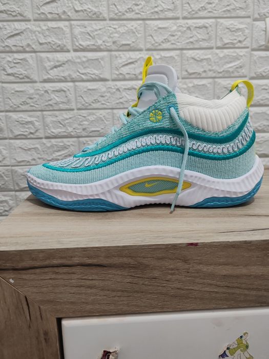 Vând adidași NIKE noi