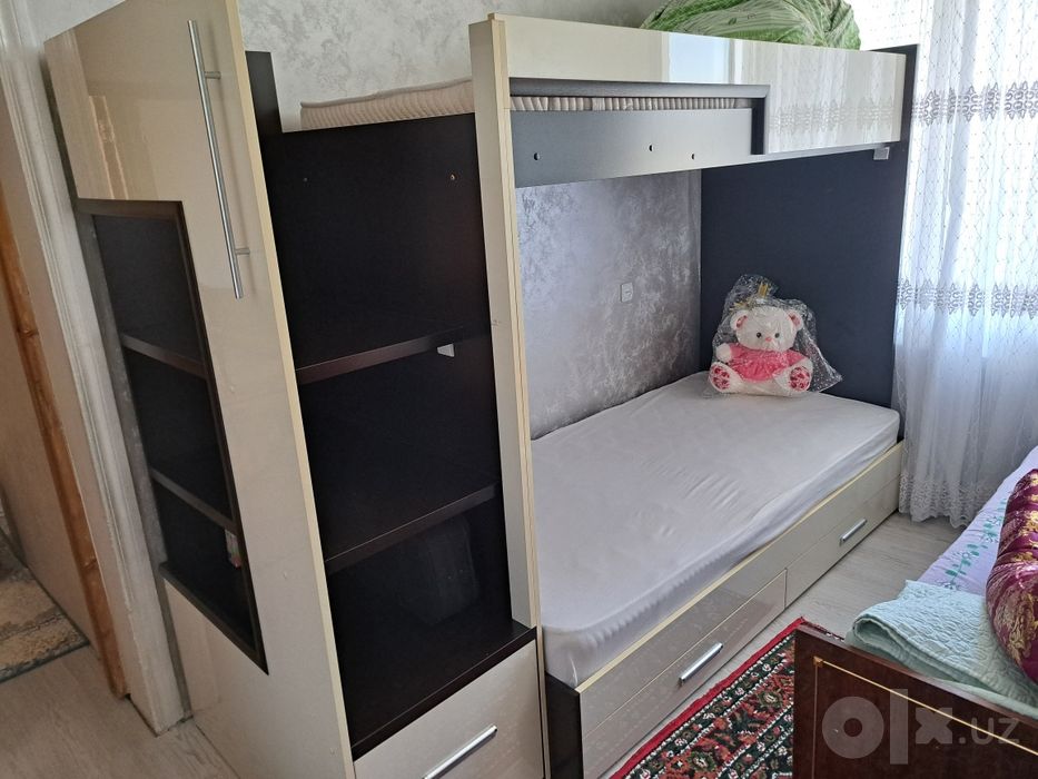 Продаётся детская кровать и кухонная мебель