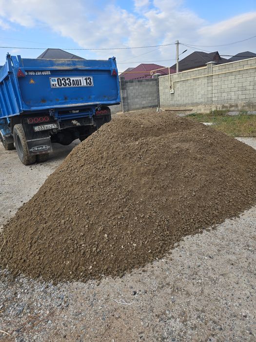 Зил Доставка сыпучих грузов. Отсев песок щебень сникерс глина