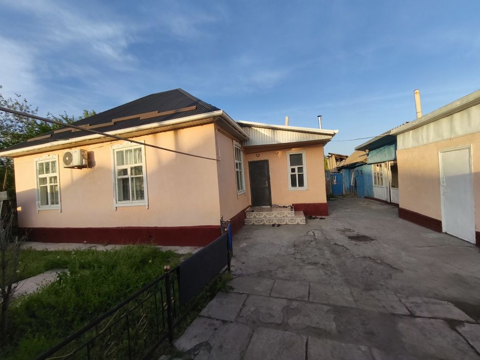 Дом продаётся по центральной улице