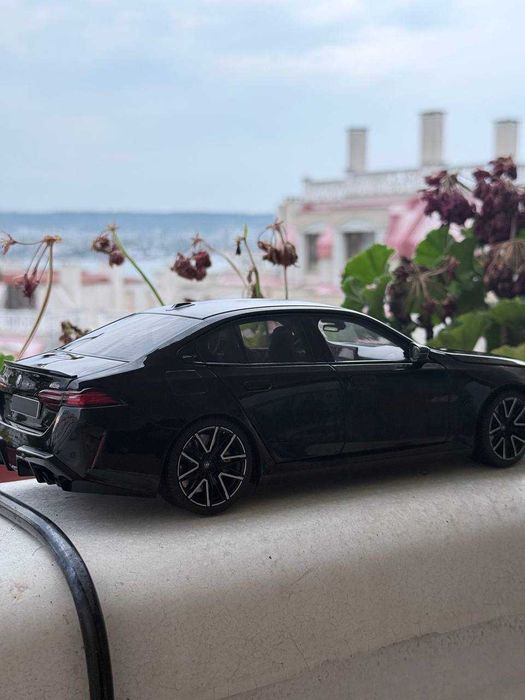 Колекционерски модел BMW M5 G90 Minichamps 1/18
