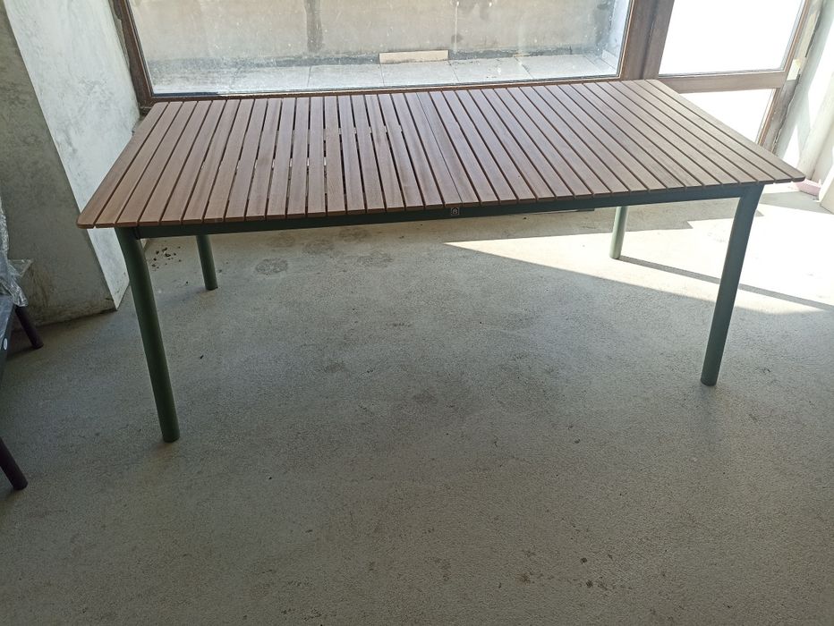 Masa extensibila grădină, cadru aluminiu și blat din material lemnos (șipci lemn), NOUA/stare impecabila.