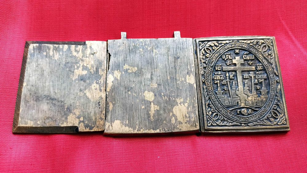 Старинный складень.