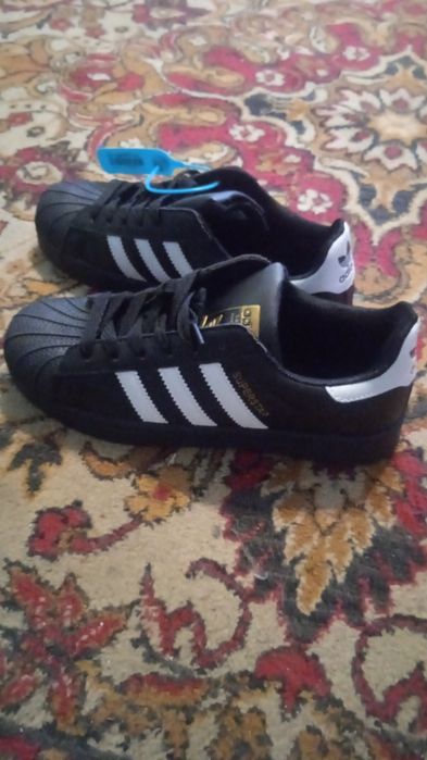 Кроссовки совершенно новые