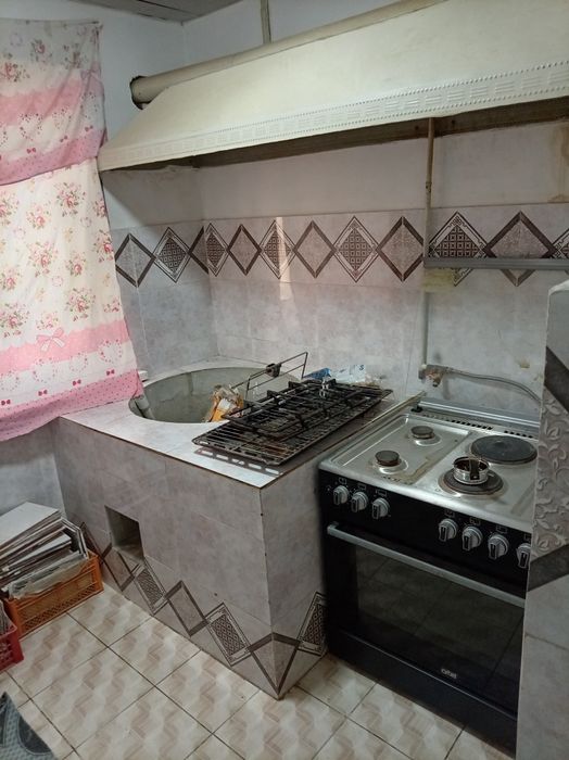 Срочно 2 хонали квартира сотилади. 1 этаж.