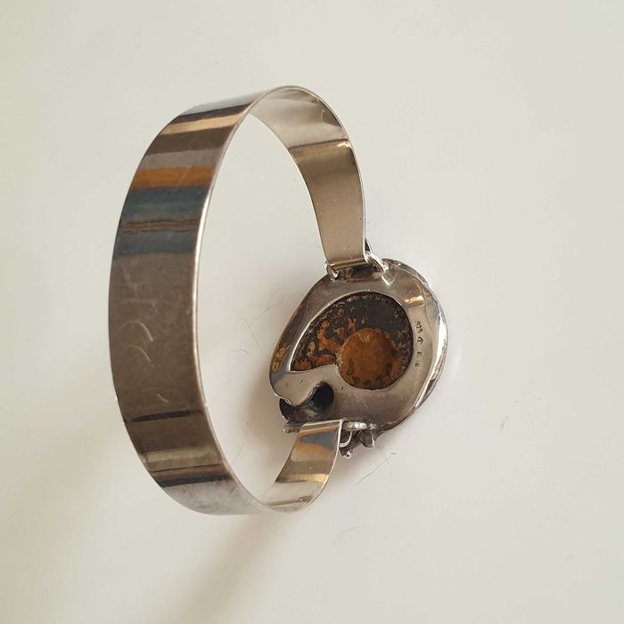 Стара сребърна гривна с Амонит