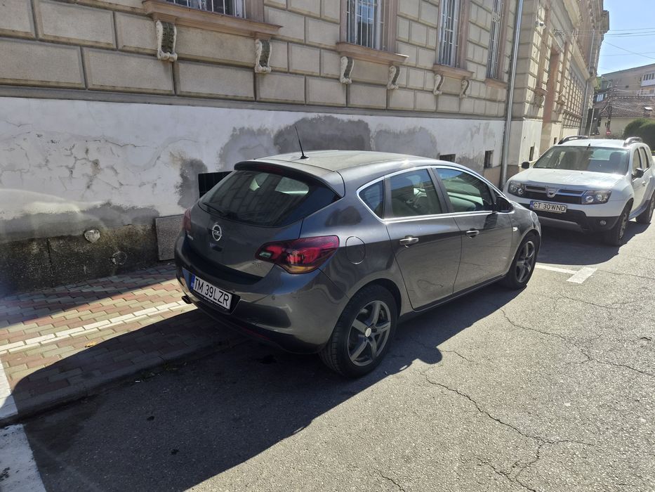 Opel Astra J  2010