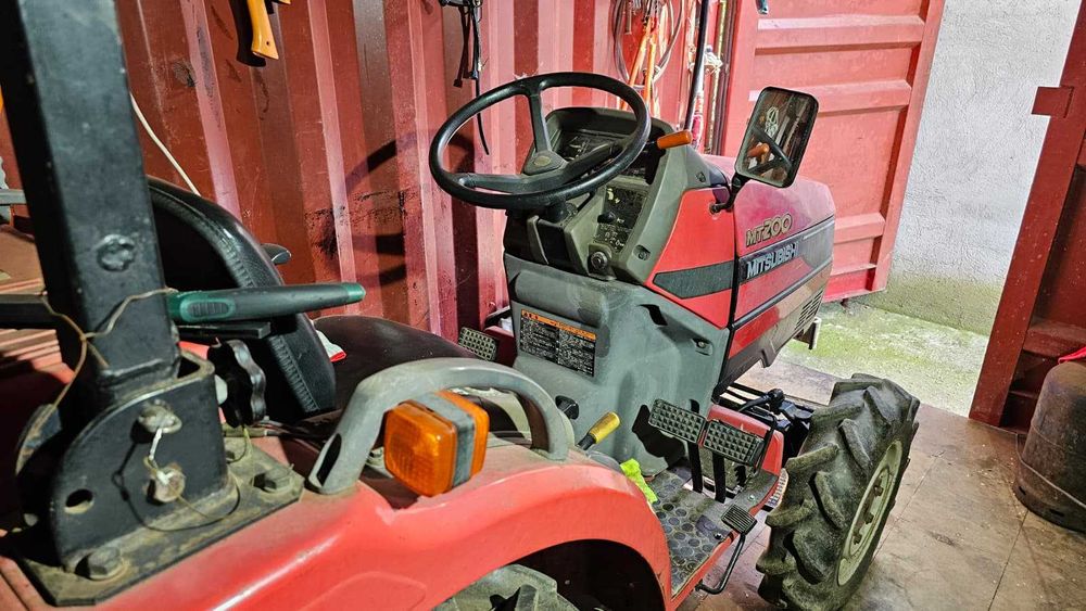 Tractor japonez Mitsubishi MT200 - 20CP