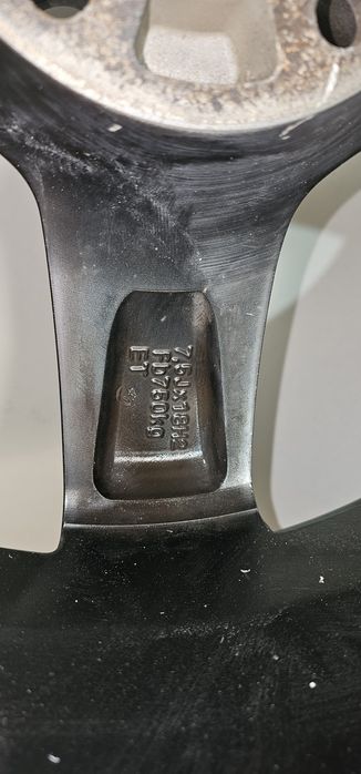 Продаются диски с шинами .