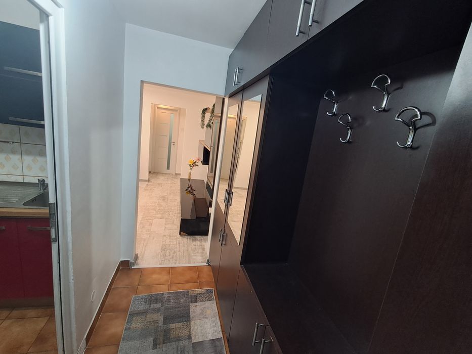 Închiriez apartament