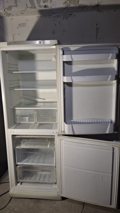 Холодильник indesit