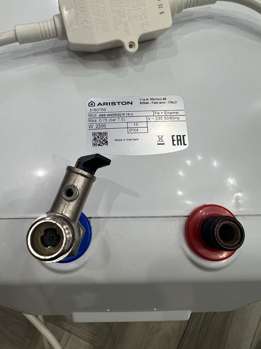 Водонагреватель Ariston 15л