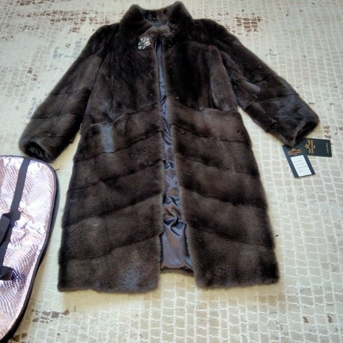 шуба норковая, 200 000