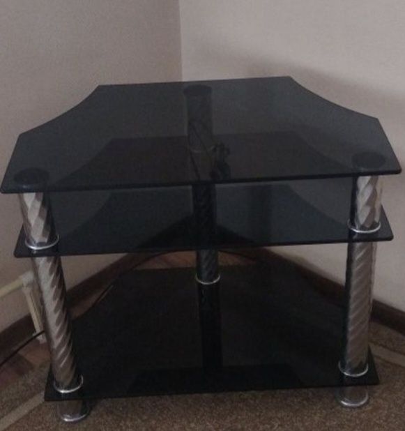 Продаётся  стол стеклянный