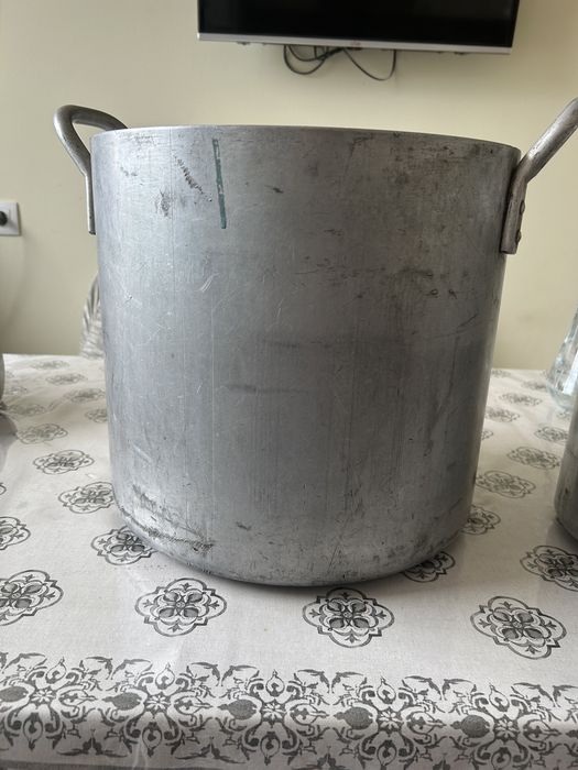 Продам кастрюлю ,бидон