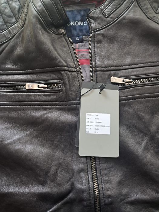 Gecii de piele diferite modele și culori.