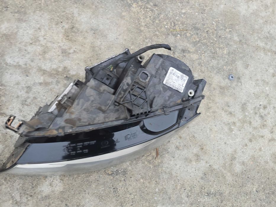 Far stanga xenon audi a4 b8