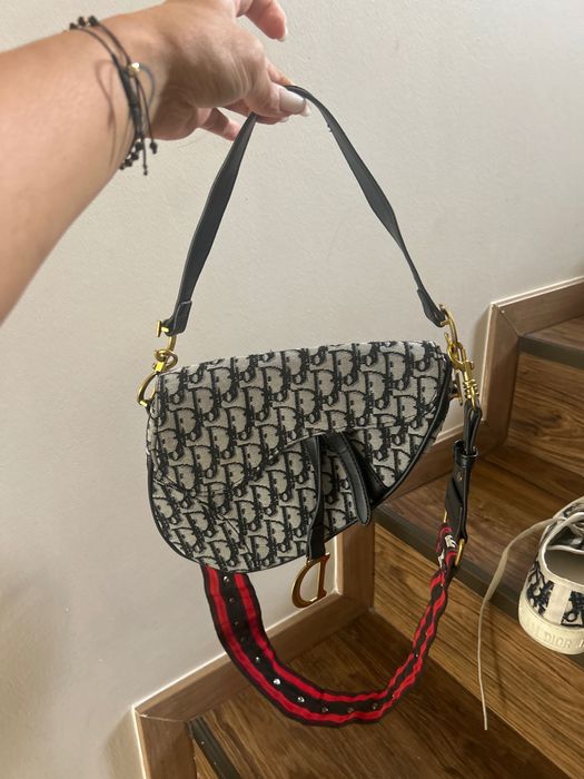 Geantă Dior și tenesi din piele