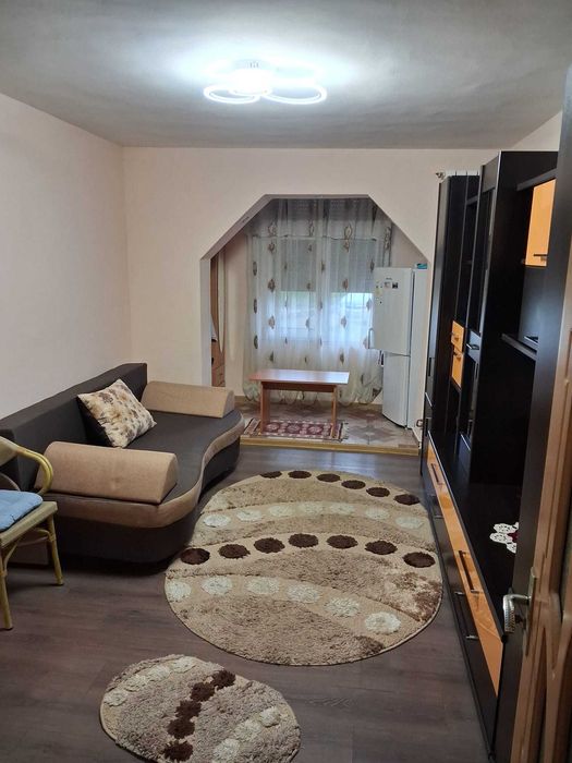 Închiriez apartament