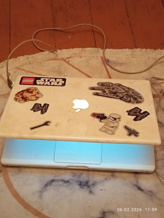 МакБук, за 10000.