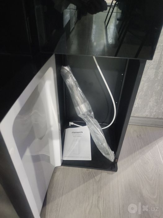 Кулер для воды AIWA Down Black Glass (Черный)