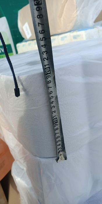 Продам бумажные полотенца.