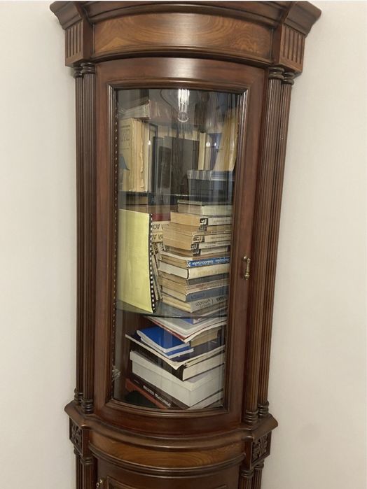 Продам угловую витрину, шкаф, 2ед