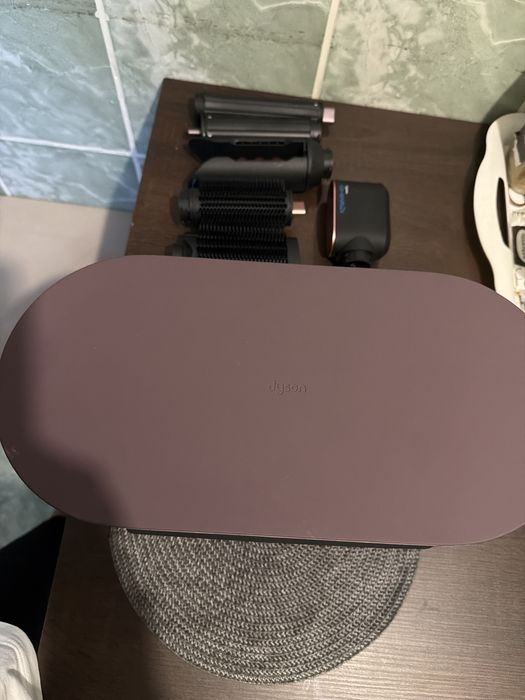 Vand placa Dyson cu toate accesorile, nou nouta!