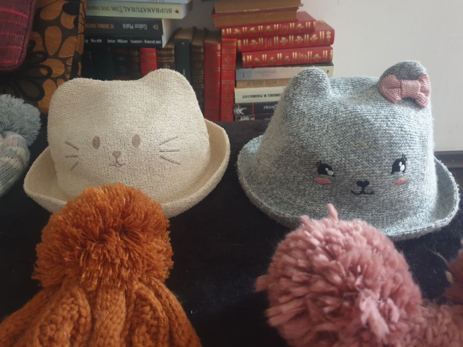 Căciulițe pentru fete