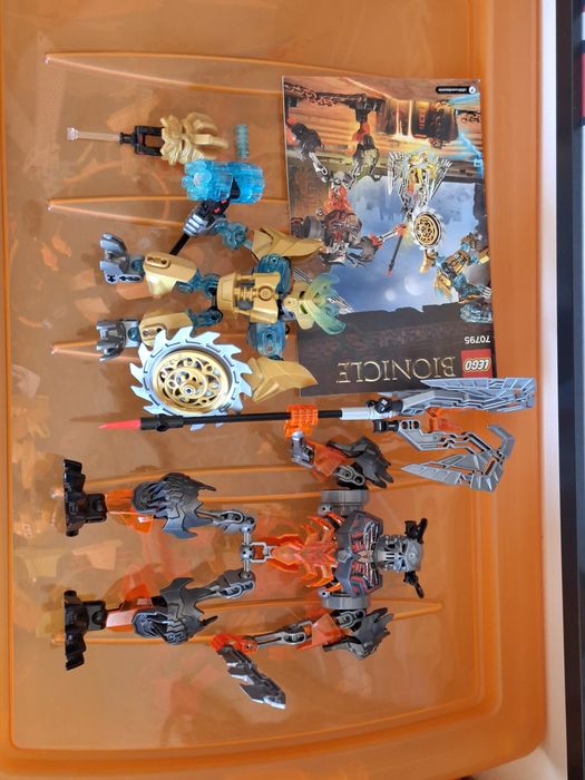 Lego Bionicle Mask Maker vs Skull Grinder 70795 Set