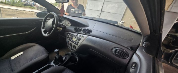 Far stanga Ford Focus prima generatie