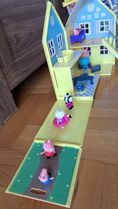 Оригинална къща на Пепа Пиг с включени фигури