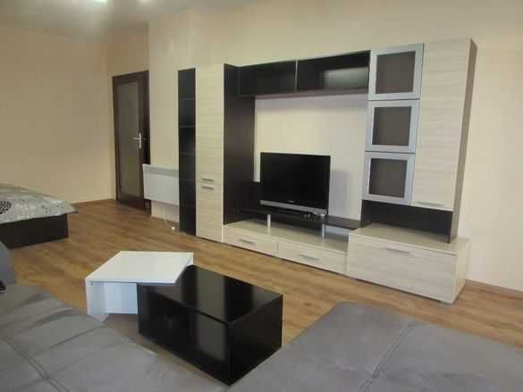 Дава се под наем Двустаен апартамент в Бургас, Братя Миладинови - 68 кв.м за 114.75 € - Снимка #1