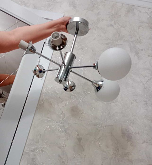 Люстра в хорошем состоянии