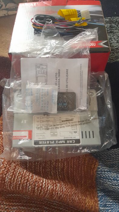 Vand mp3 nou nefolosit cu telecomanda.
